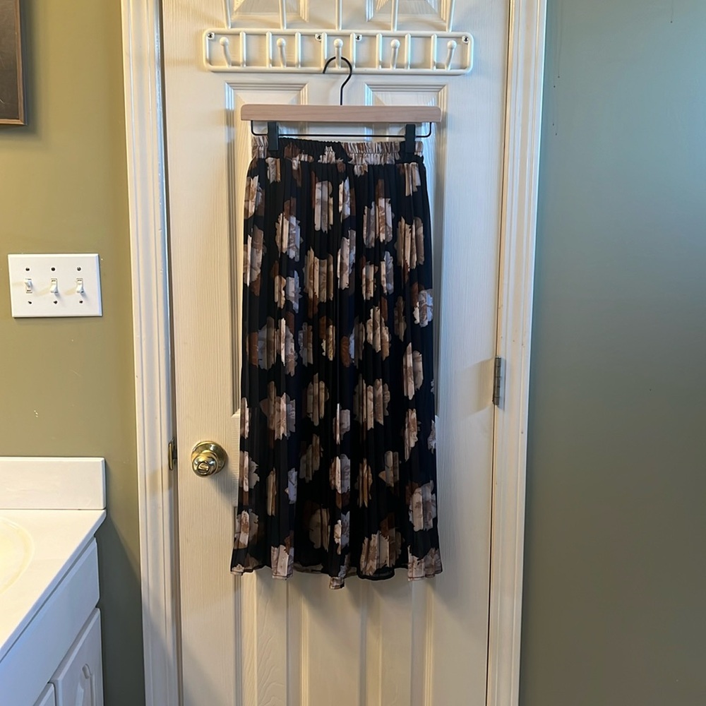 Rihoas black and brown floral skirt